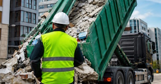 Вывоз строительного мусора в Магадане: услуги лицензированной компании — ПроМусор